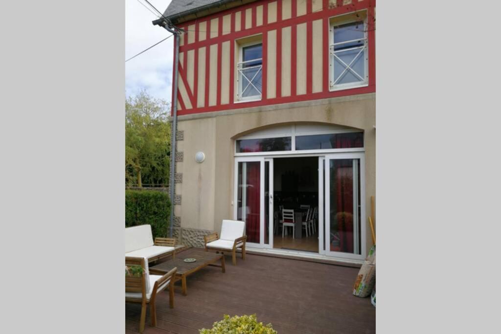 Les Ecuries Du Chateau Commes Exterior photo